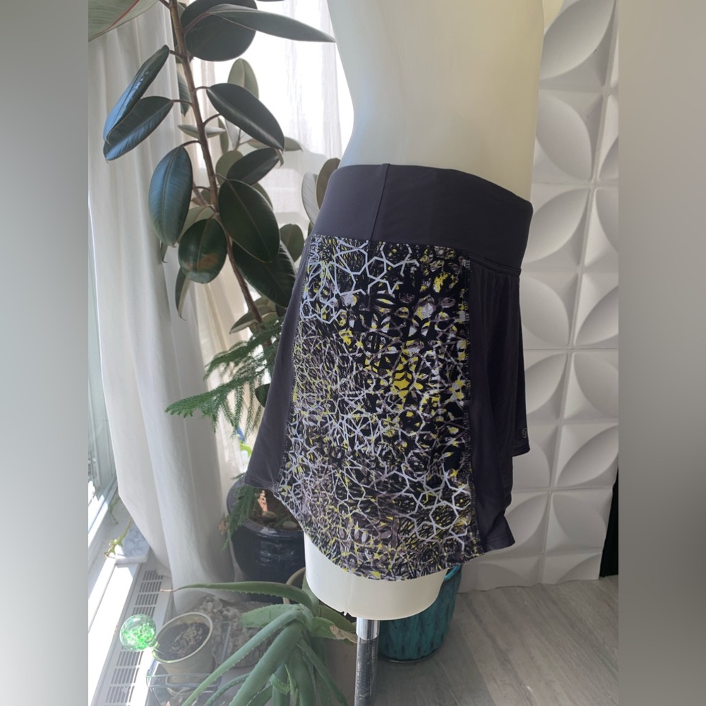 Lija Sz S Grey and Yellow Skorts - Picture 2 of 10